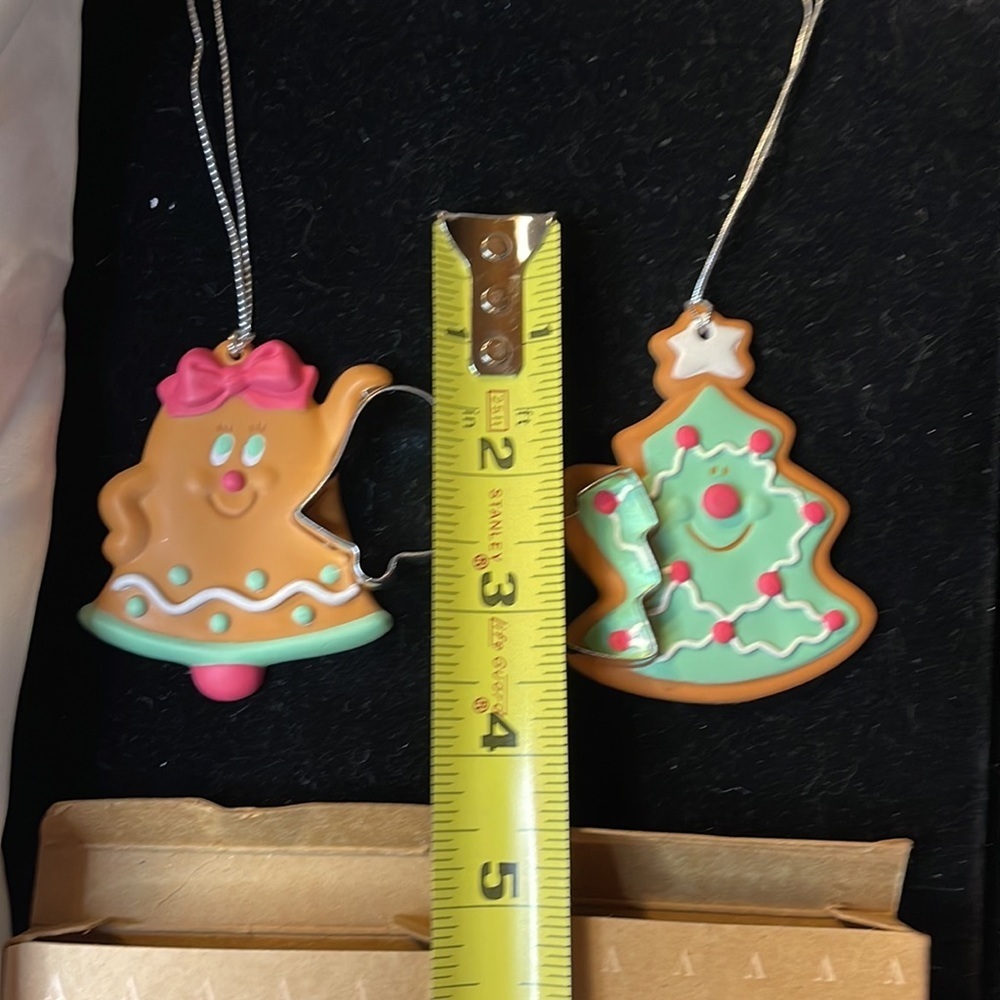 Avon Vtg Cookie Cutter set of 2 Ornaments Bell/ Tree NIB - Picture 9 of 10
